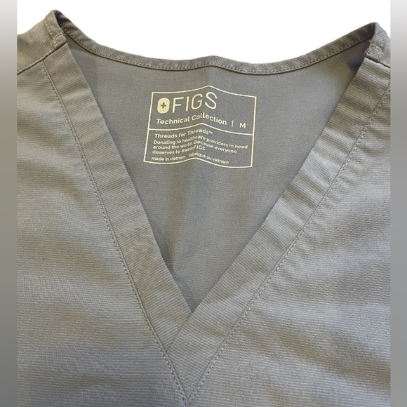 FIGS blue gray scrub top size medium - Picture 3 of 8